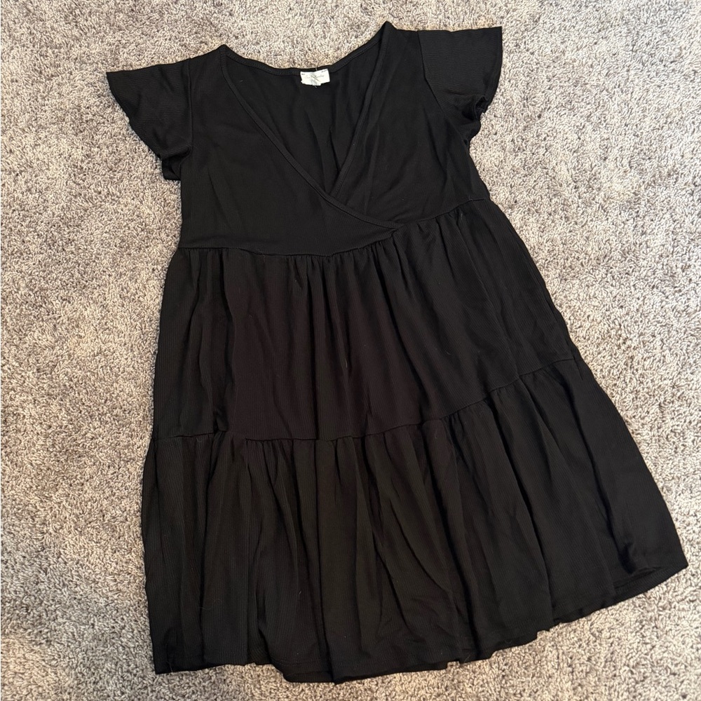 See You Monday Black Tiered Flutter-Sleeve Dress size large